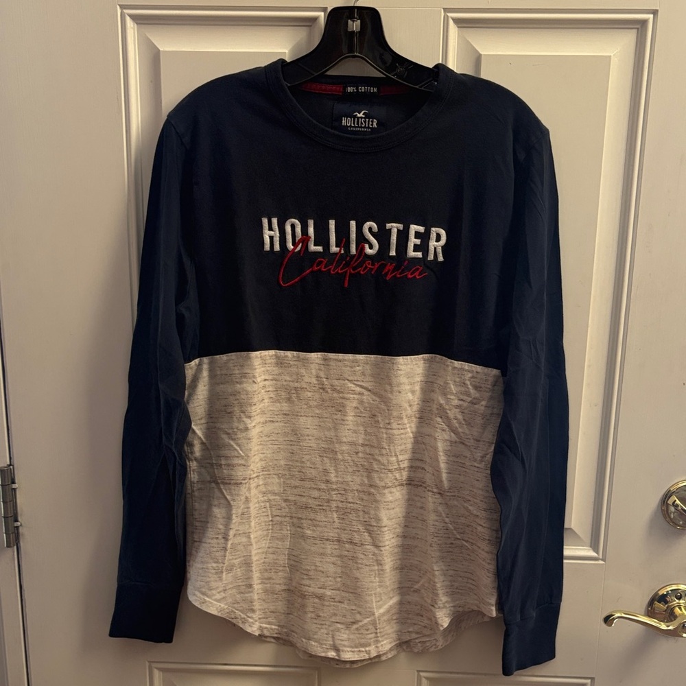 Hollister Men's Navy and Cream Colorblock Long Sleeve T-Shirt - Picture 1 of 3